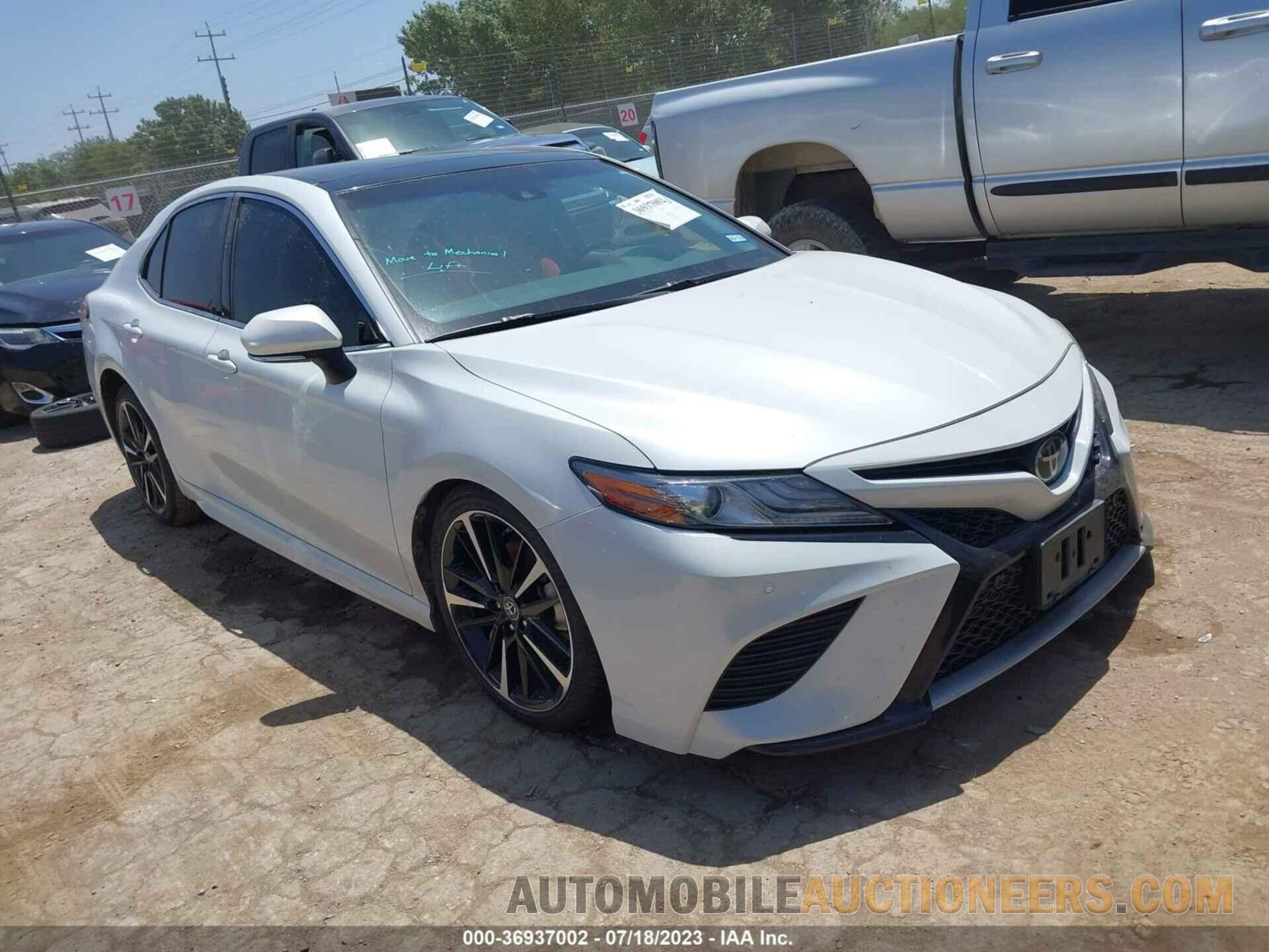 4T1B61HK1JU106952 TOYOTA CAMRY 2018