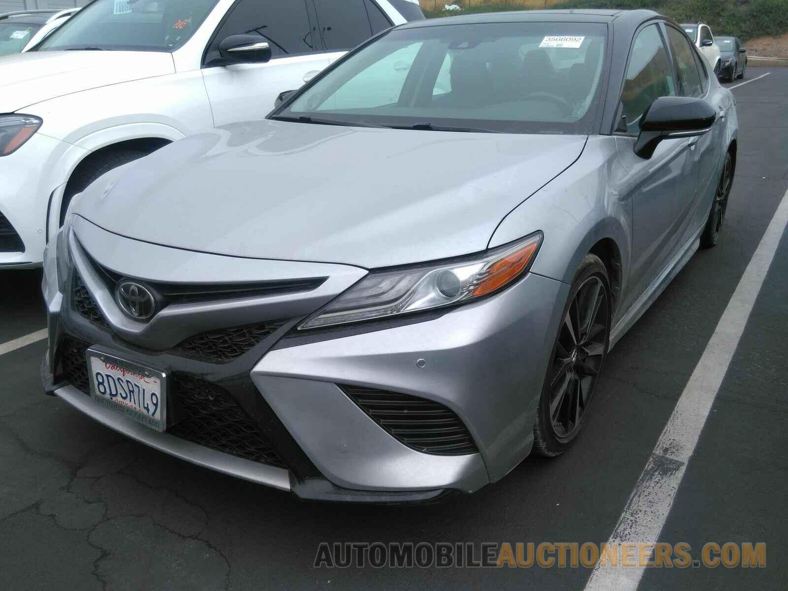 4T1B61HK1JU118132 Toyota Camry 2018