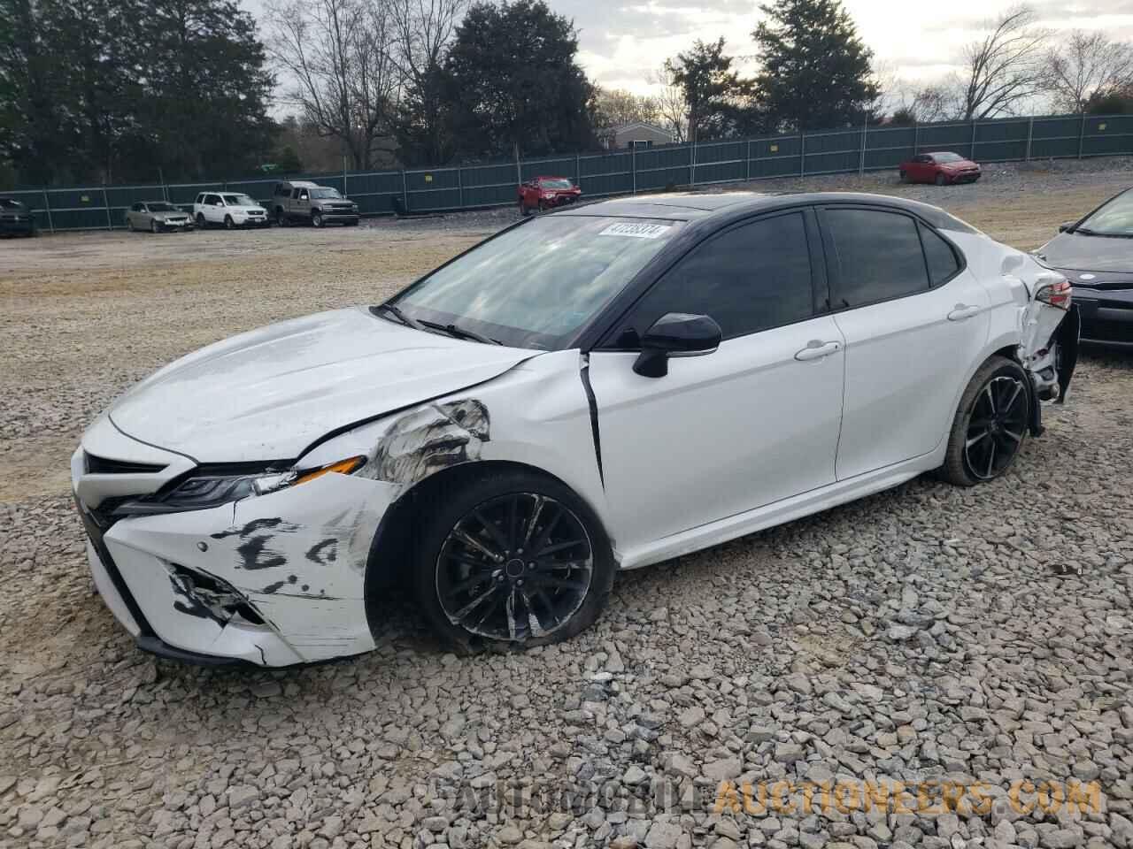 4T1B61HK2JU157943 TOYOTA CAMRY 2018