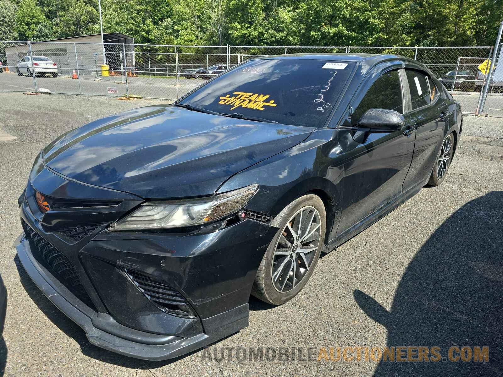 4T1B61HK3JU077132 Toyota Camry 2018