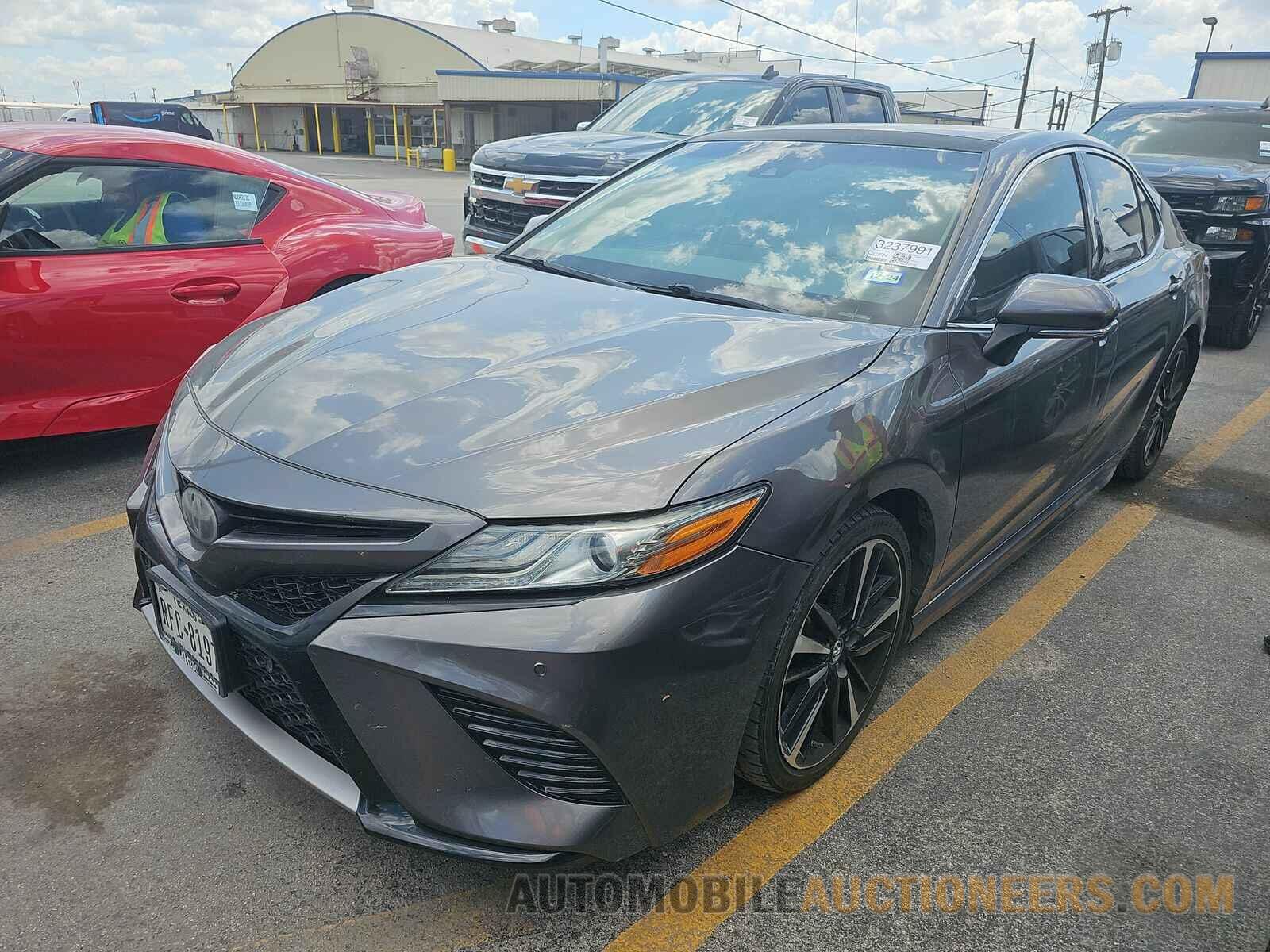 4T1B61HK3JU132422 Toyota Camry 2018