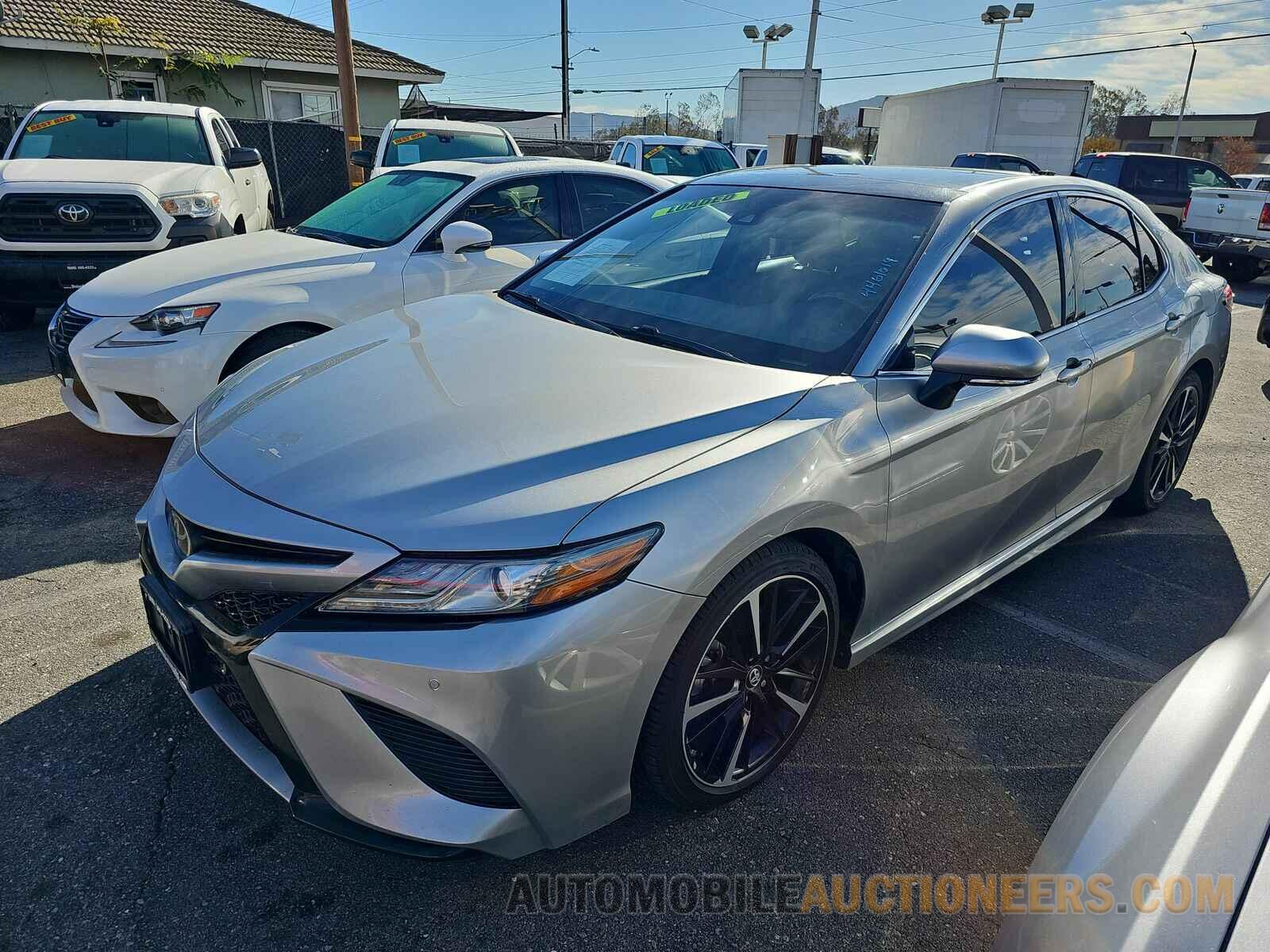 4T1B61HK4JU123860 Toyota Camry 2018