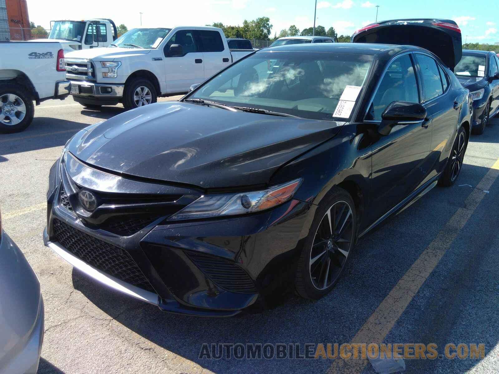 4T1B61HK5JU138450 Toyota Camry 2018