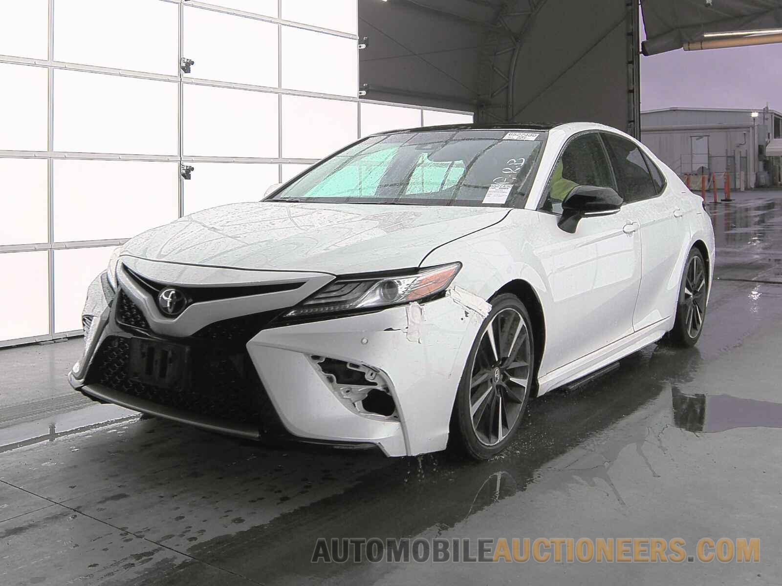 4T1B61HK6JU053715 Toyota Camry 2018