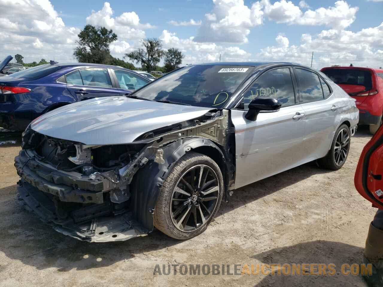 4T1B61HK6JU082700 TOYOTA CAMRY 2018