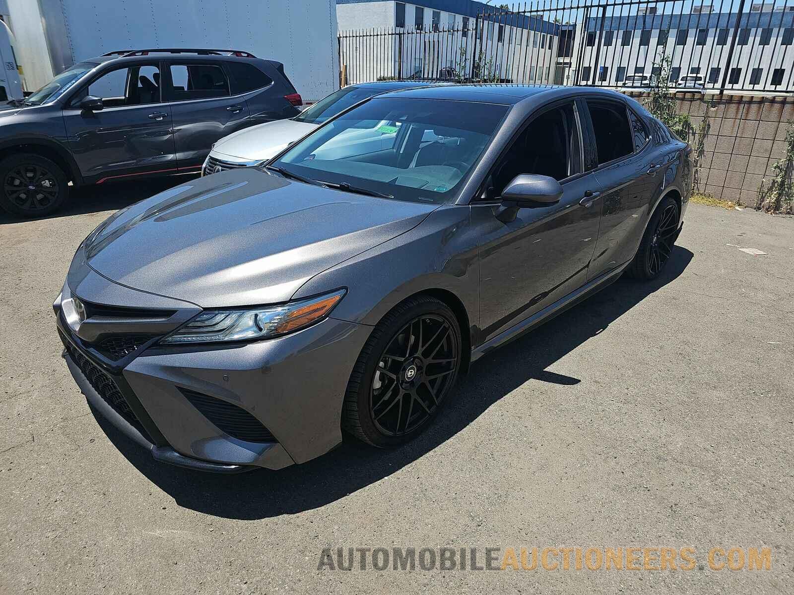 4T1B61HK6JU523113 Toyota Camry 2018