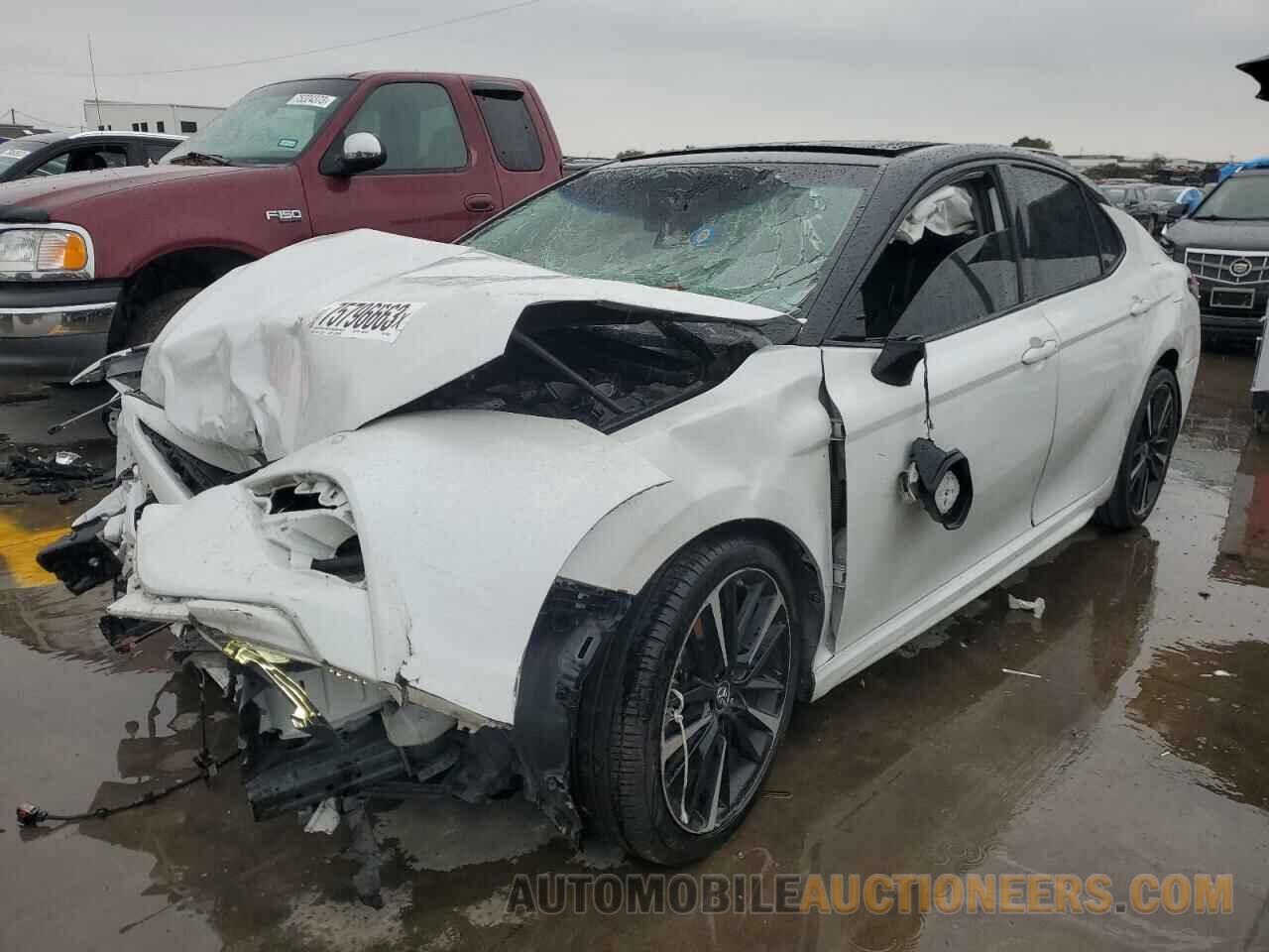 4T1B61HK8JU042067 TOYOTA CAMRY 2018