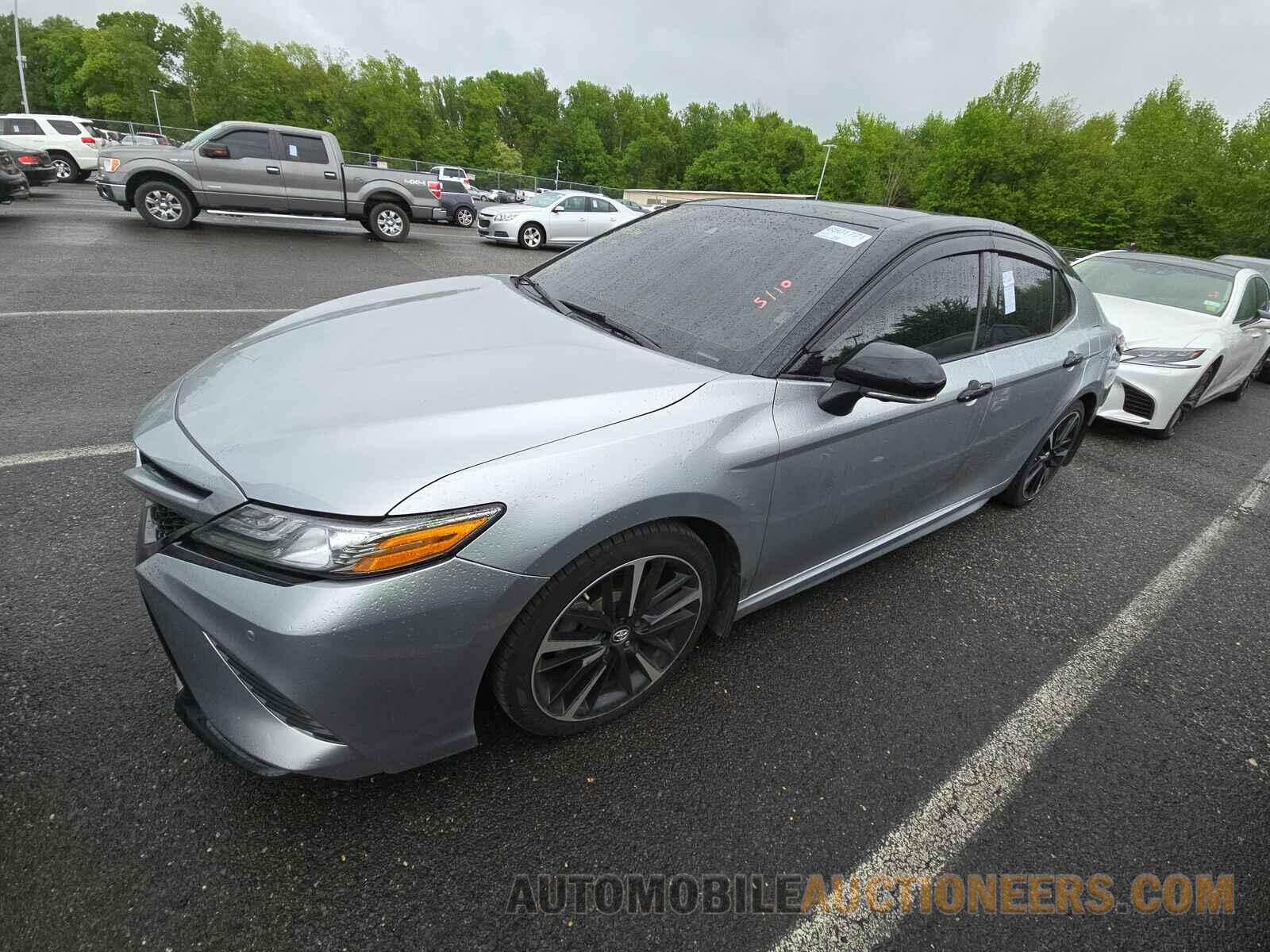 4T1B61HK8JU071584 Toyota Camry 2018