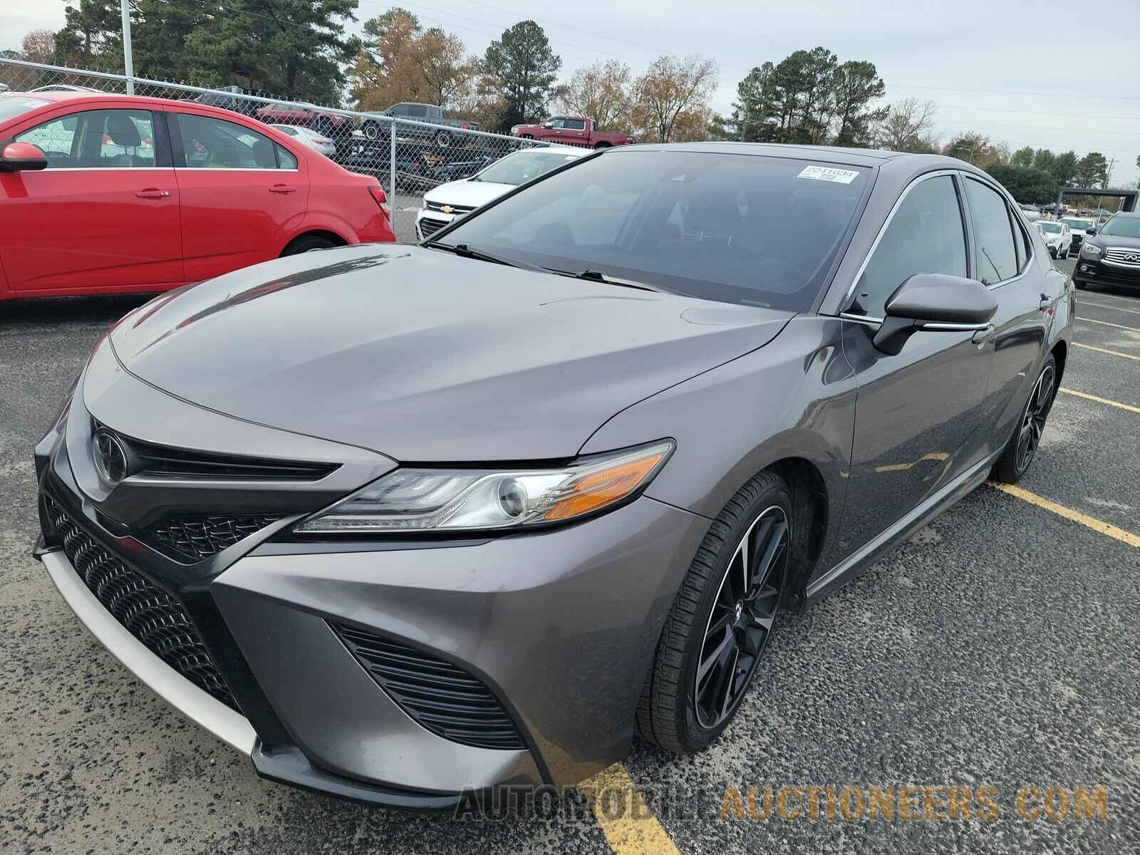 4T1B61HK8KU799083 Toyota Camry 2019