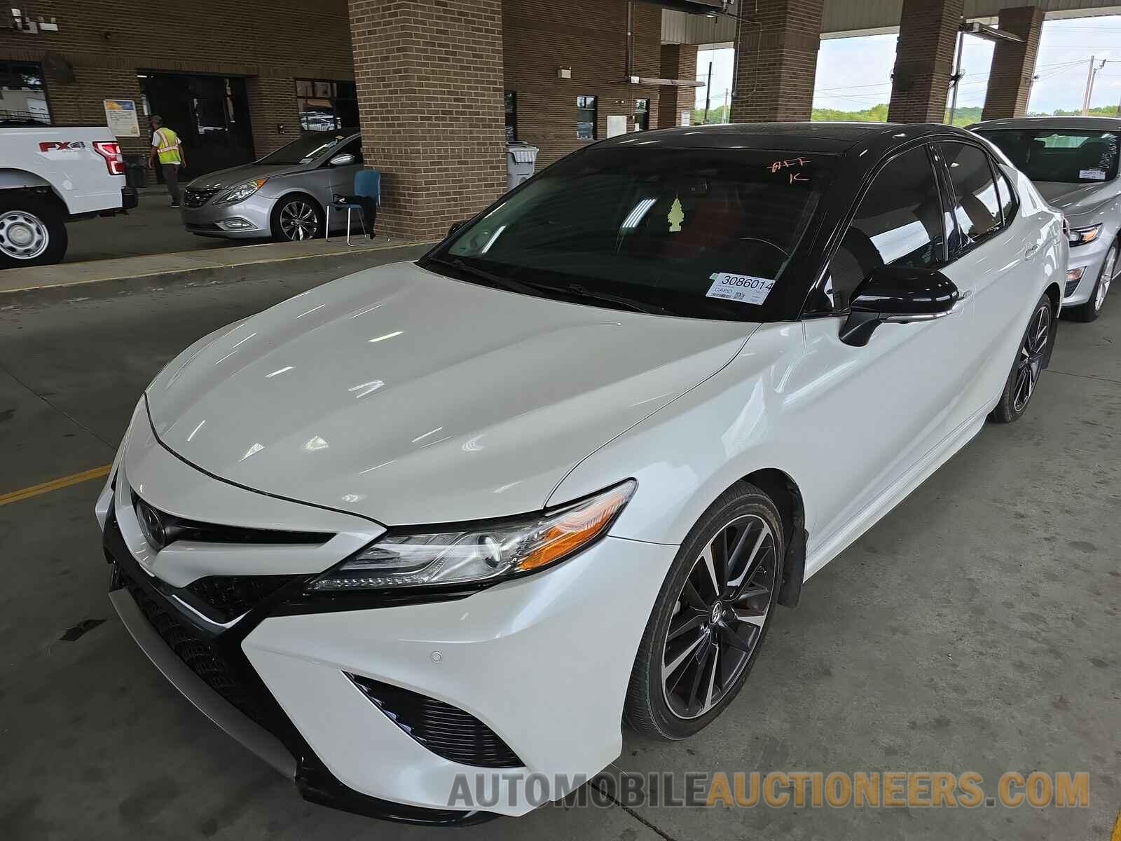 4T1B61HK9JU076406 Toyota Camry 2018