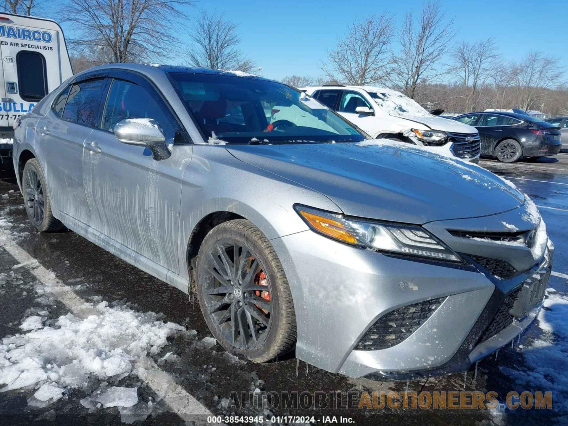 4T1B61HK9JU097823 TOYOTA CAMRY 2018