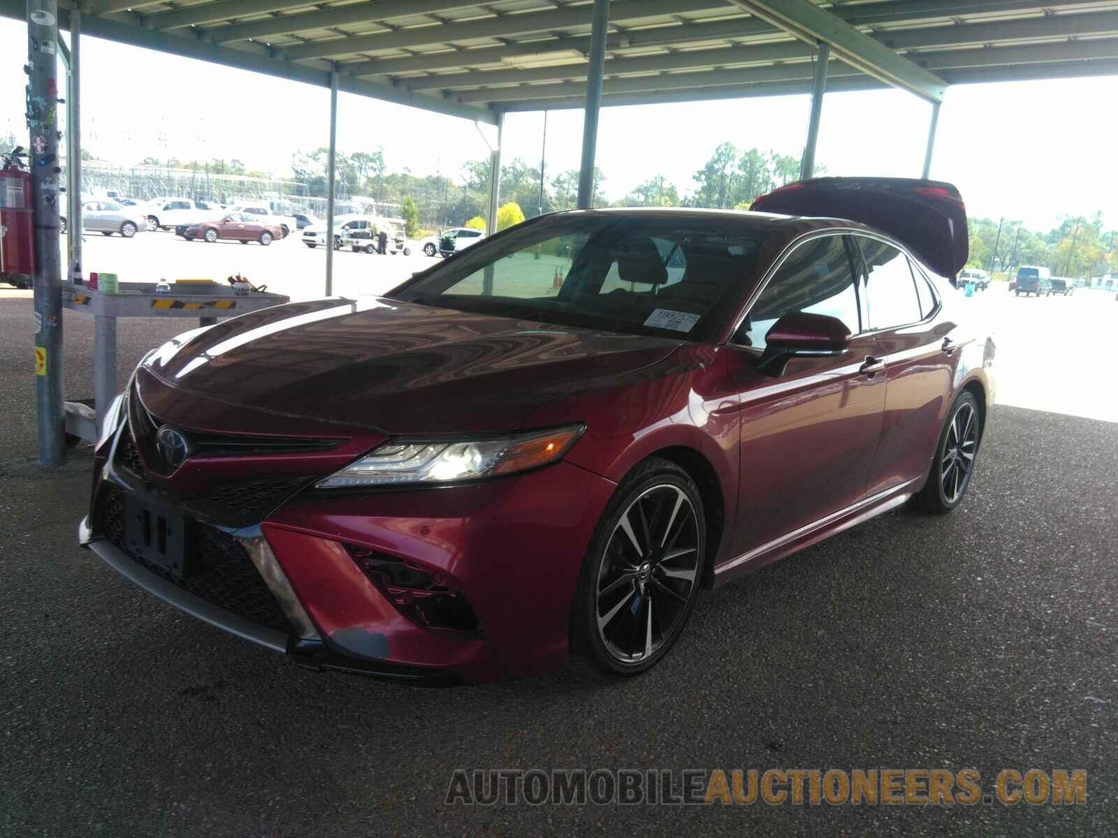 4T1B61HK9JU507228 Toyota Camry 2018