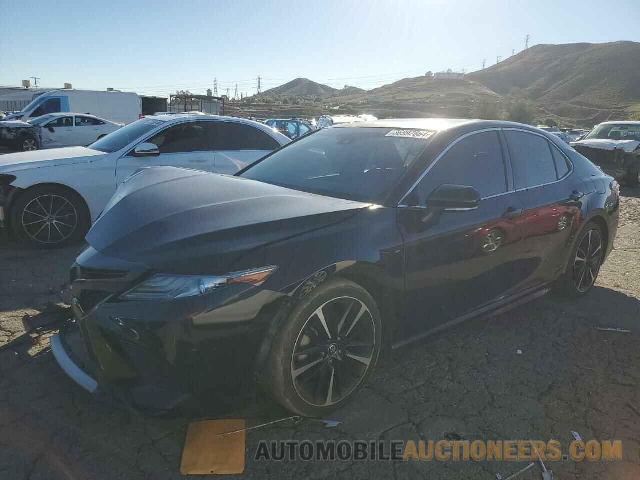 4T1B61HK9JU560608 TOYOTA CAMRY 2018