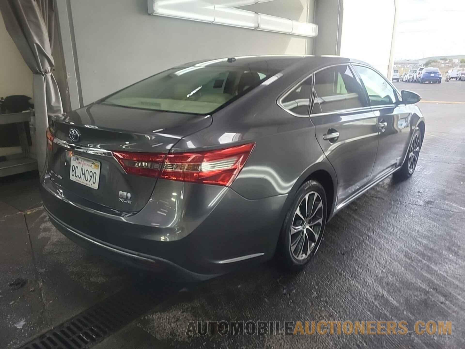 4T1BD1EB2JU063586 TOYOTA AVALON 2018