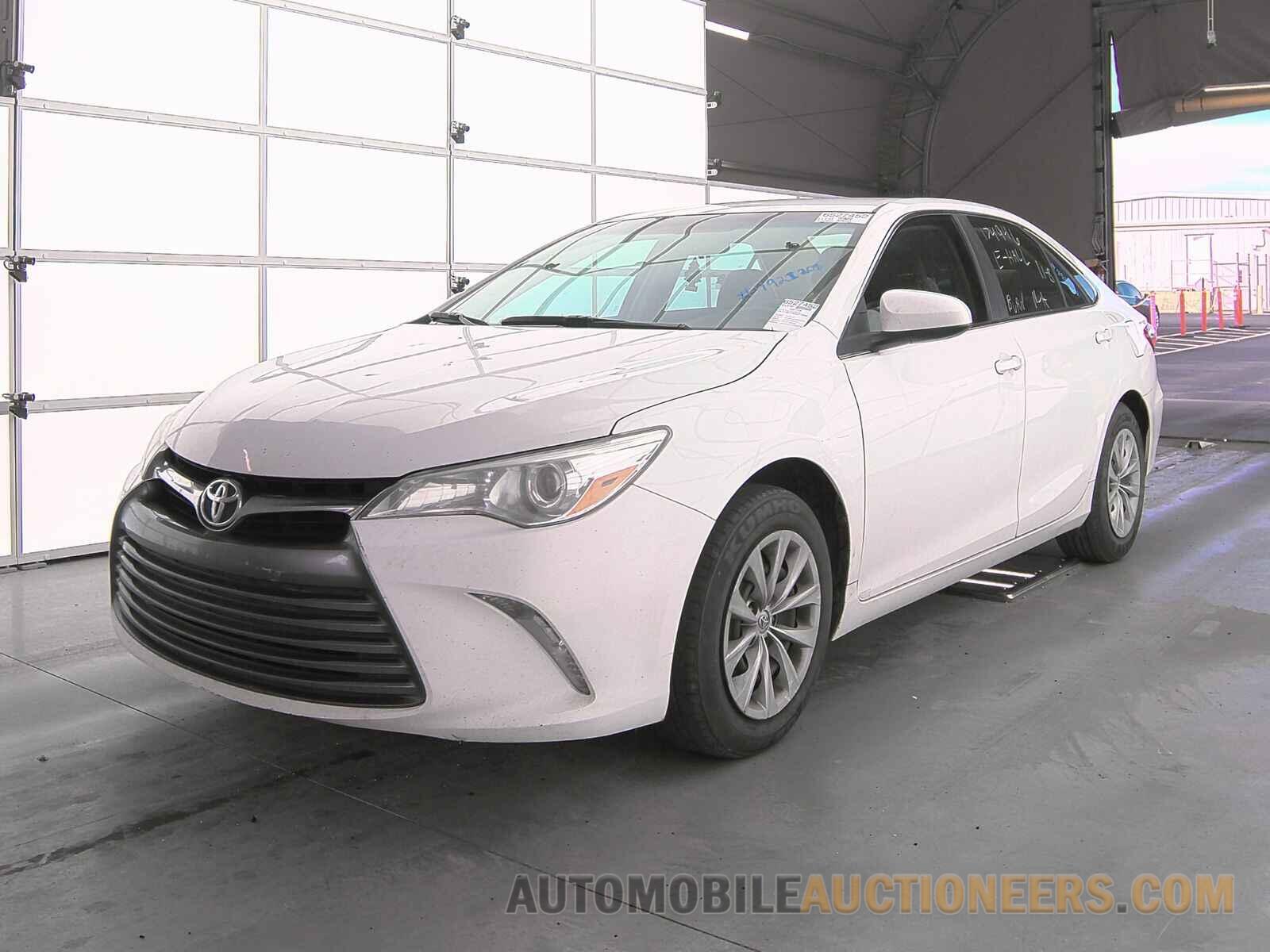 4T1BF1FK0GU174946 Toyota Camry 2016