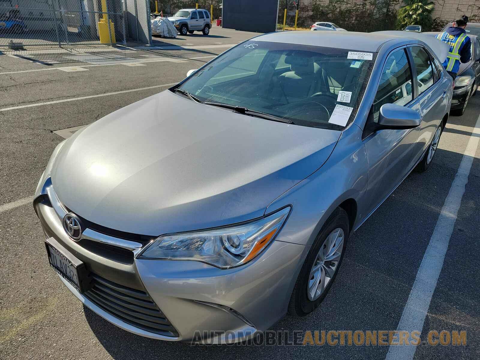 4T1BF1FK1FU051364 Toyota Camry 2015