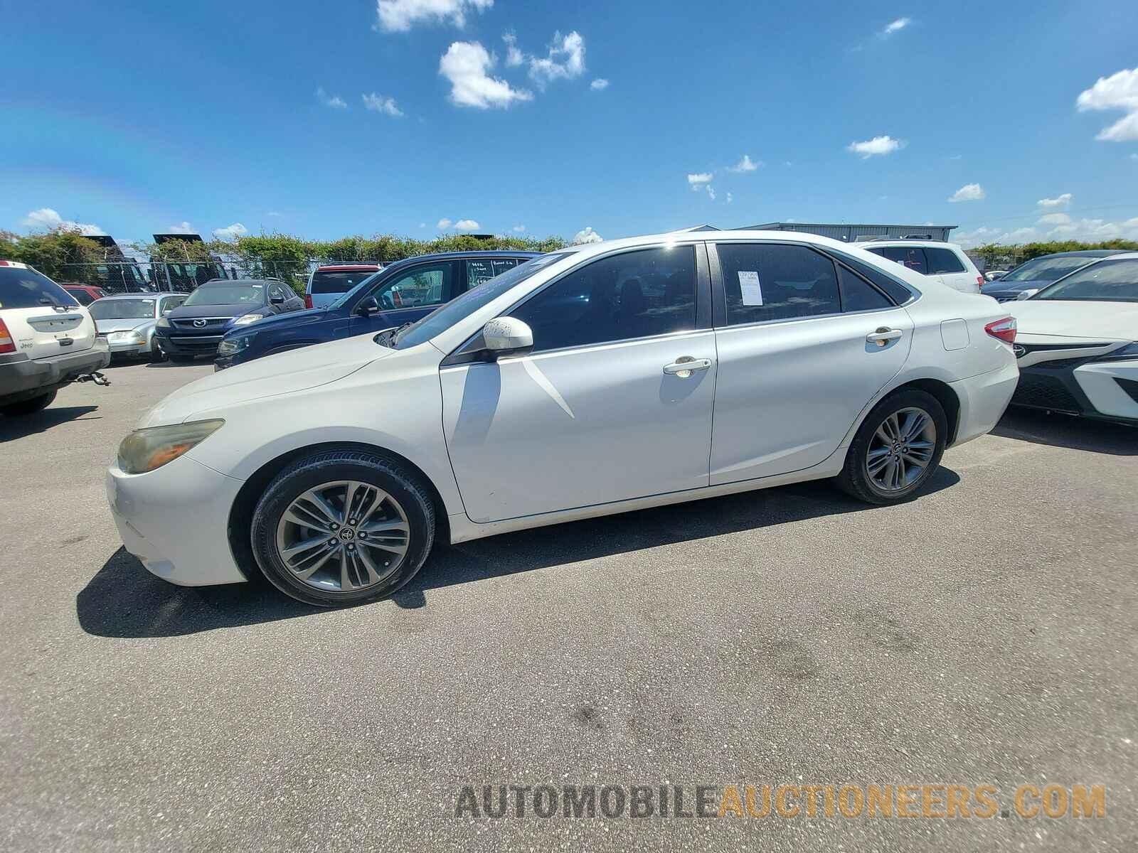 4T1BF1FK1FU478236 Toyota Camry 2015