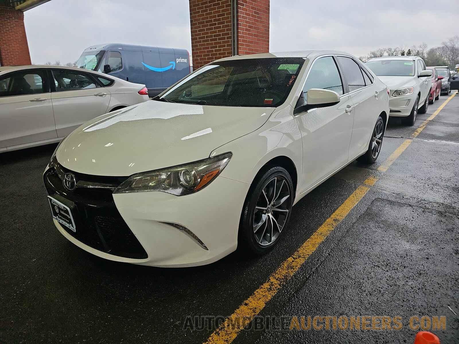 4T1BF1FK1GU520812 Toyota Camry 2016