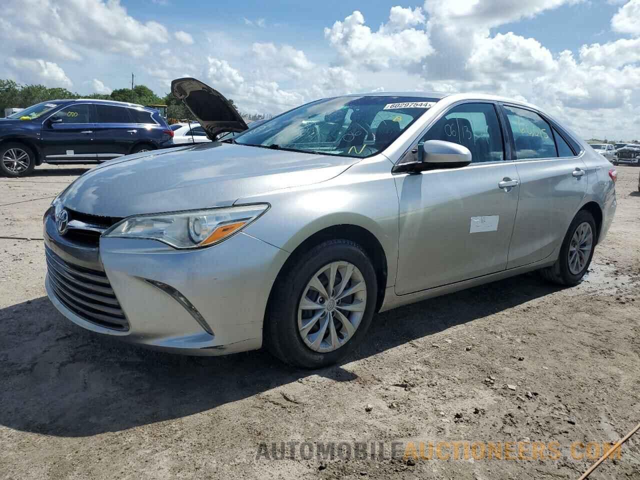 4T1BF1FK1HU306811 TOYOTA CAMRY 2017