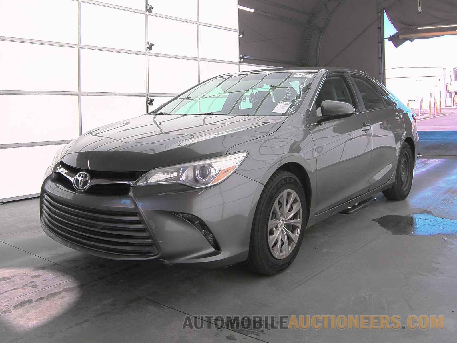 4T1BF1FK1HU729923 Toyota Camry 2017