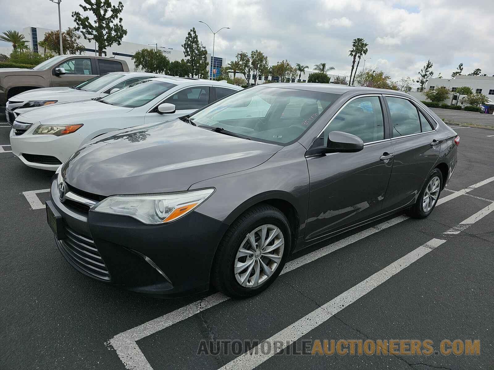 4T1BF1FK2HU385261 Toyota Camry 2017