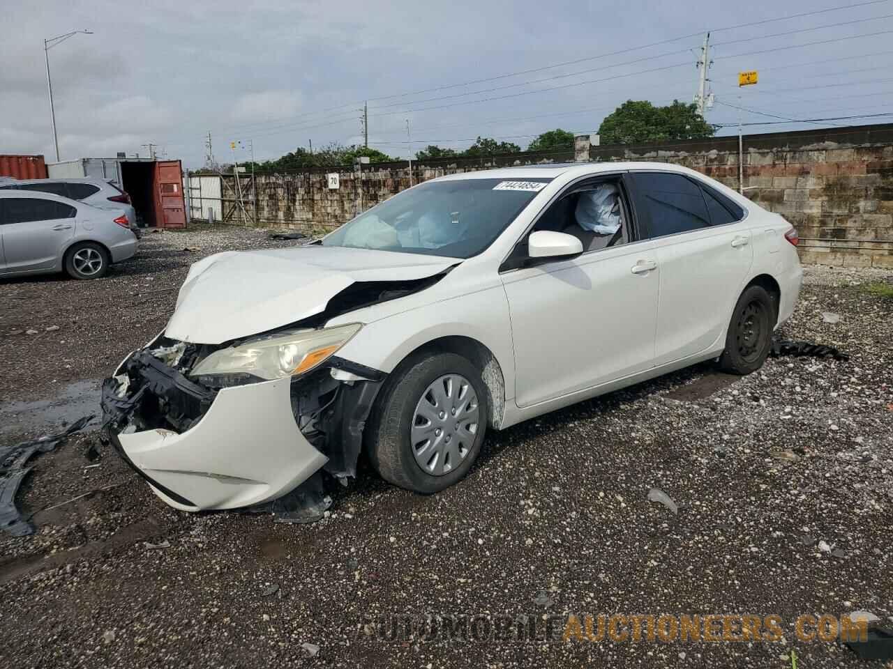 4T1BF1FK3GU138006 TOYOTA CAMRY 2016