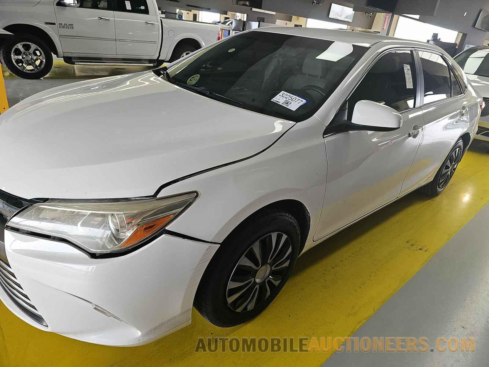 4T1BF1FK3HU373524 Toyota Camry 2017