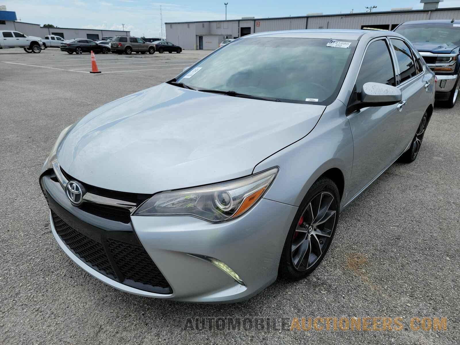 4T1BF1FKXFU498405 Toyota Camry 2015