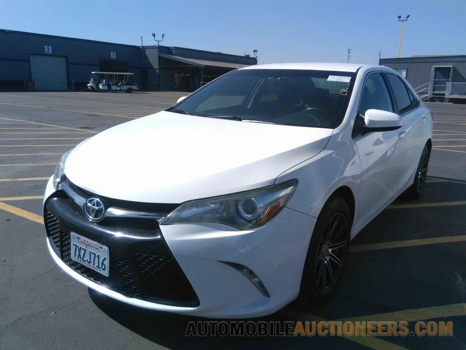 4T1BF1FKXFU895211 Toyota Camry 2015