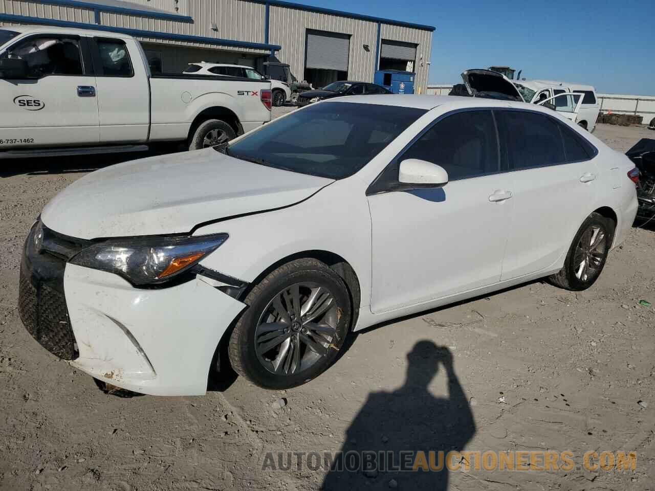 4T1BF1FKXHU306175 TOYOTA CAMRY 2017