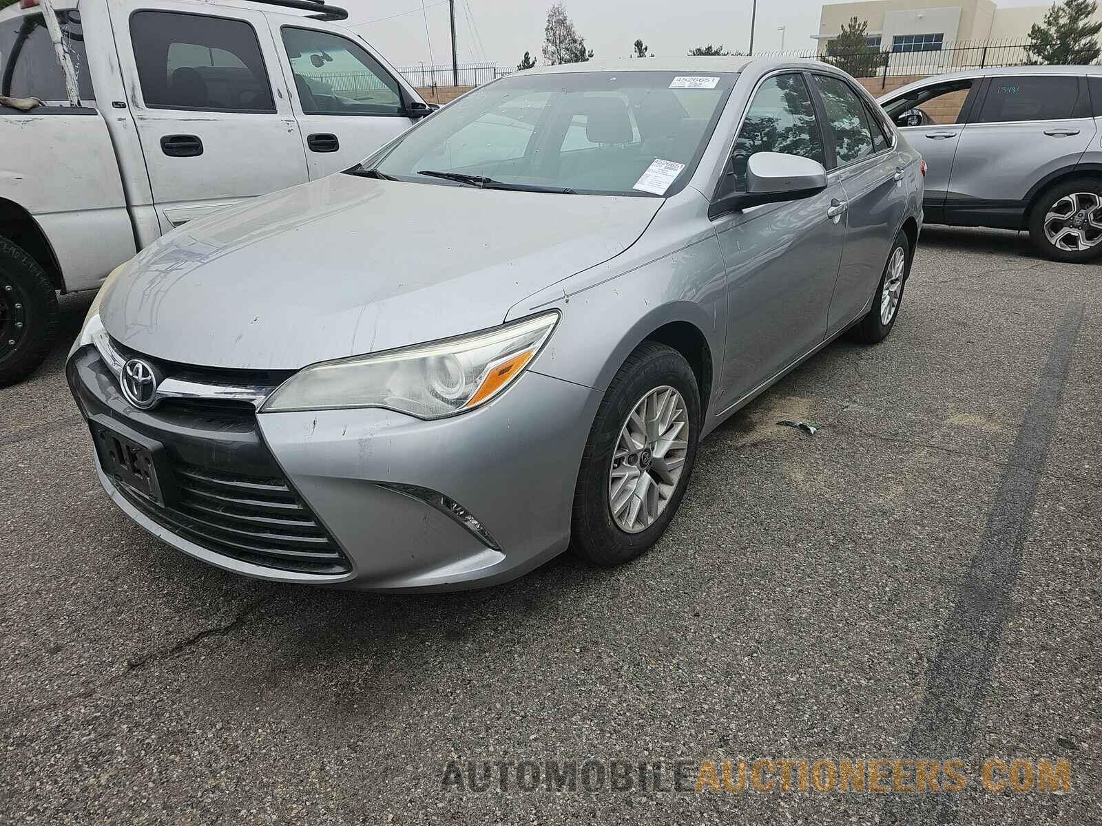 4T1BF1FKXHU666823 Toyota Camry 2017