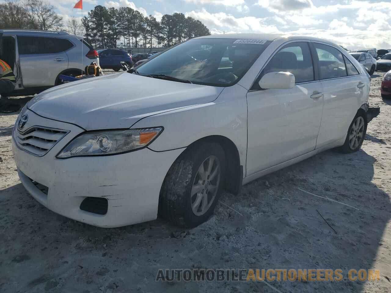 4T1BF3EK8BU704957 TOYOTA CAMRY 2011