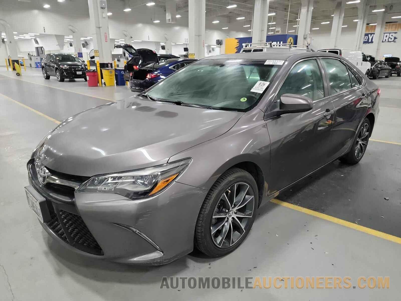 4T1BK1FKXFU558775 Toyota Camry 2015