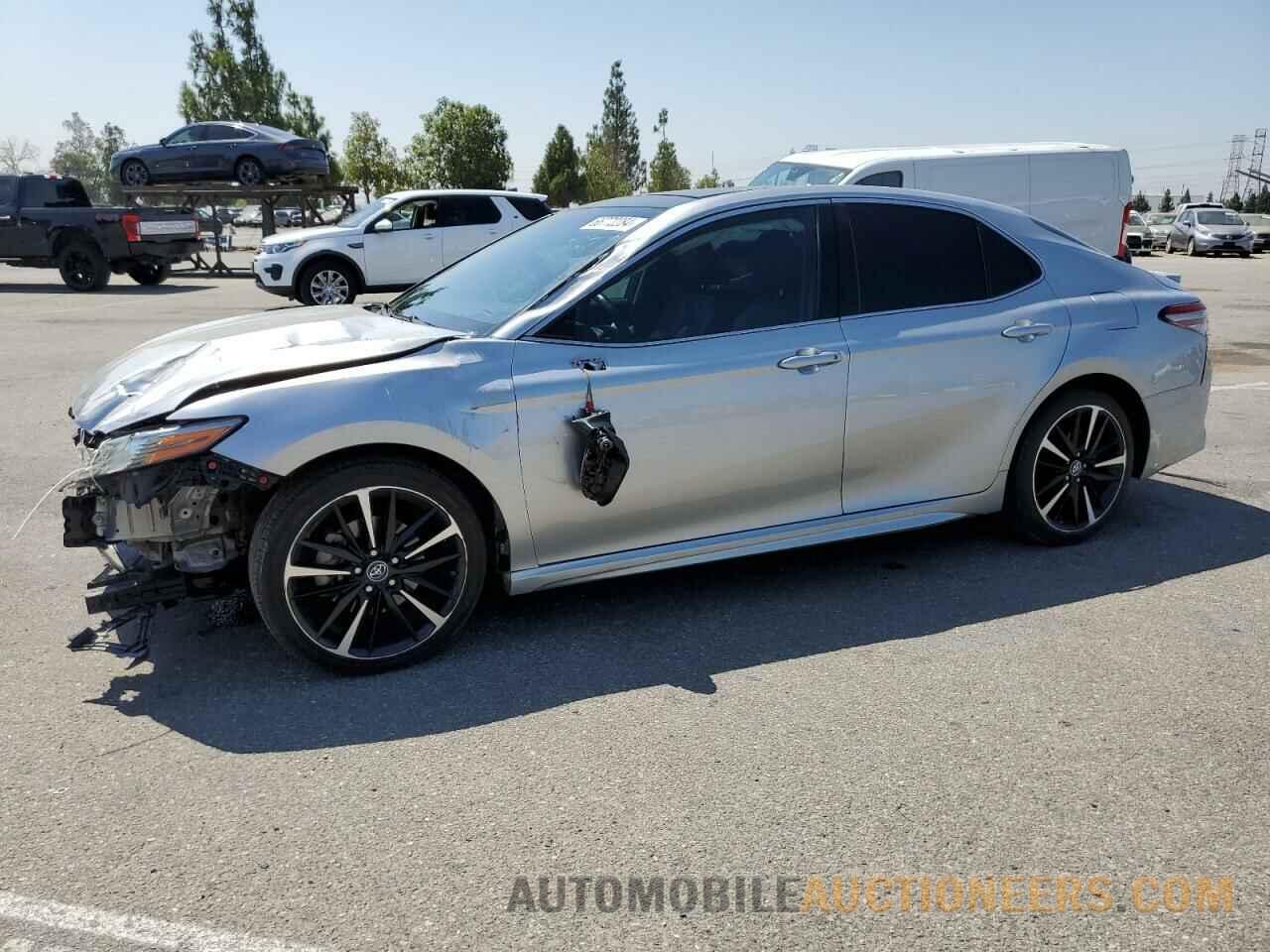 4T1BZ1HK0JU005604 TOYOTA CAMRY 2018