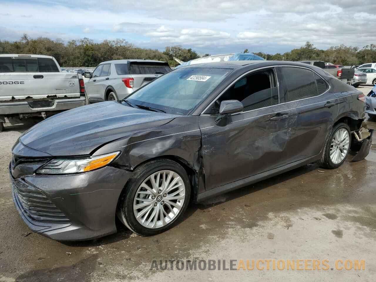 4T1BZ1HK1JU014215 TOYOTA CAMRY 2018