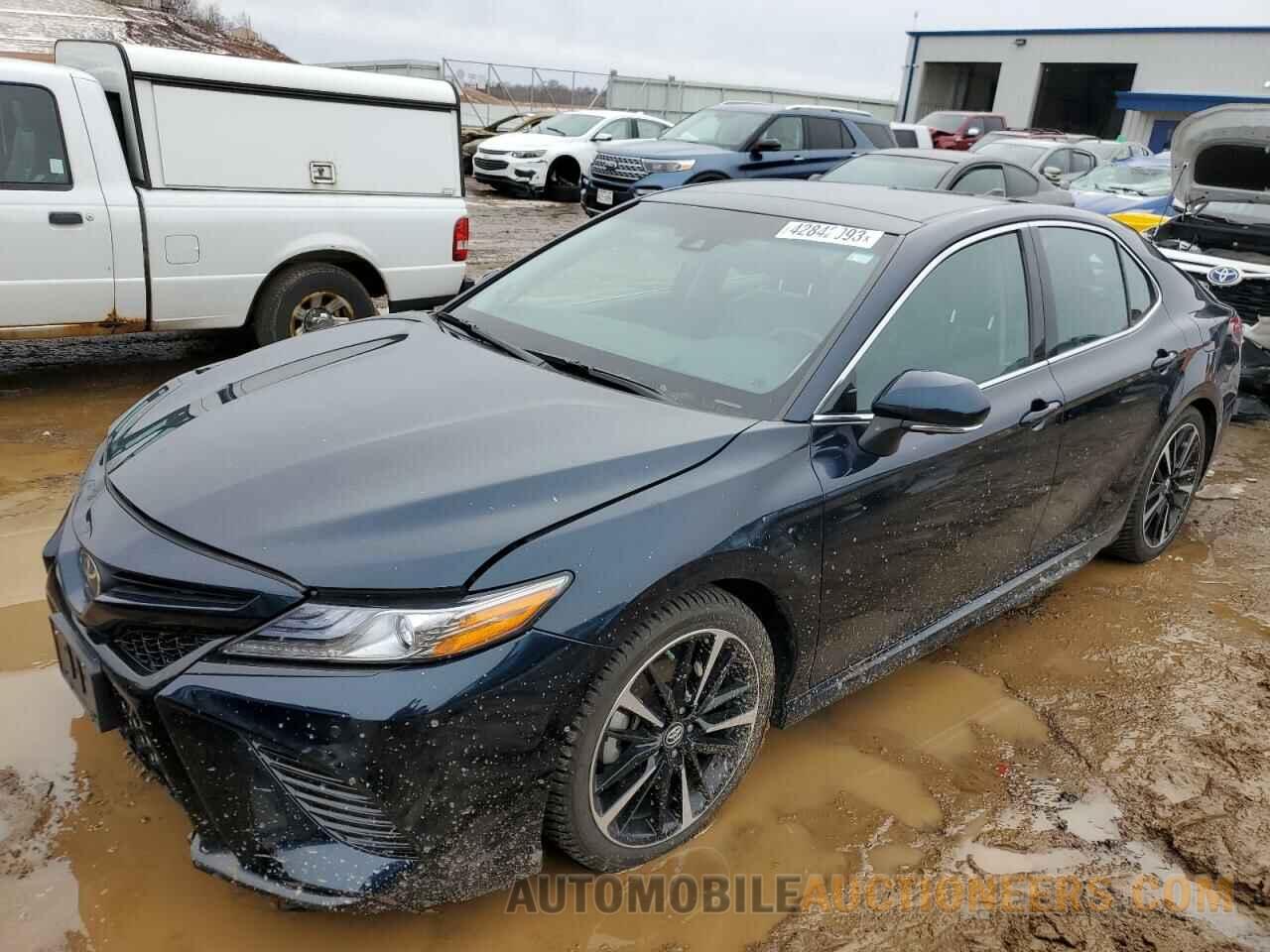 4T1BZ1HK1JU505061 TOYOTA CAMRY 2018