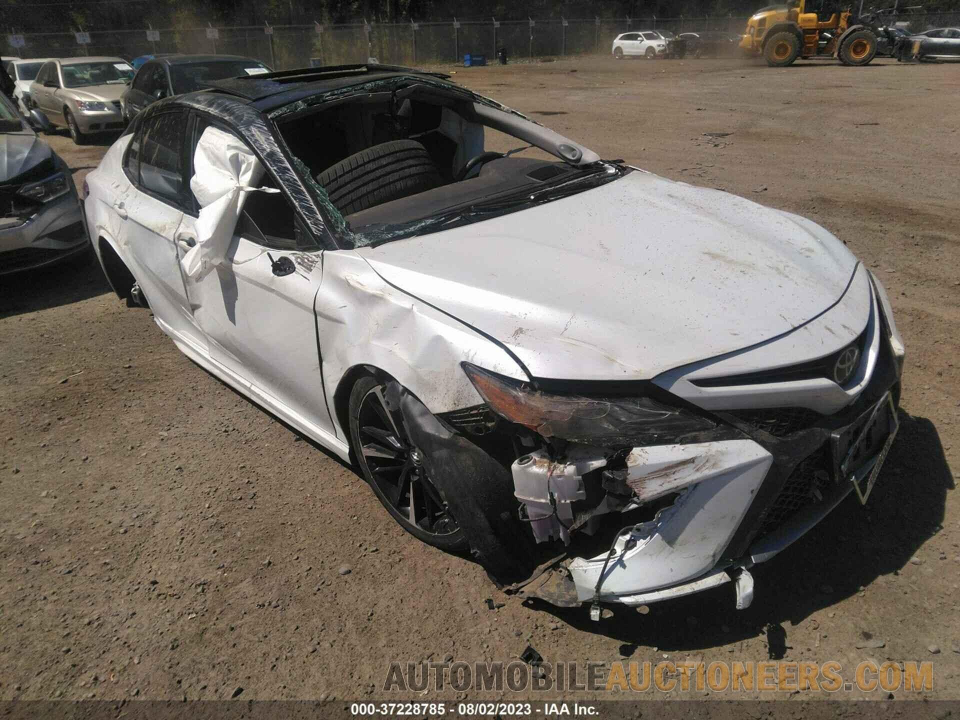 4T1BZ1HK2JU002011 TOYOTA CAMRY 2018