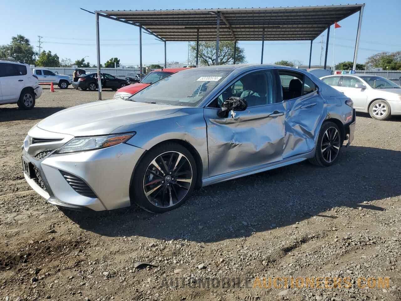 4T1BZ1HK2JU011372 TOYOTA CAMRY 2018