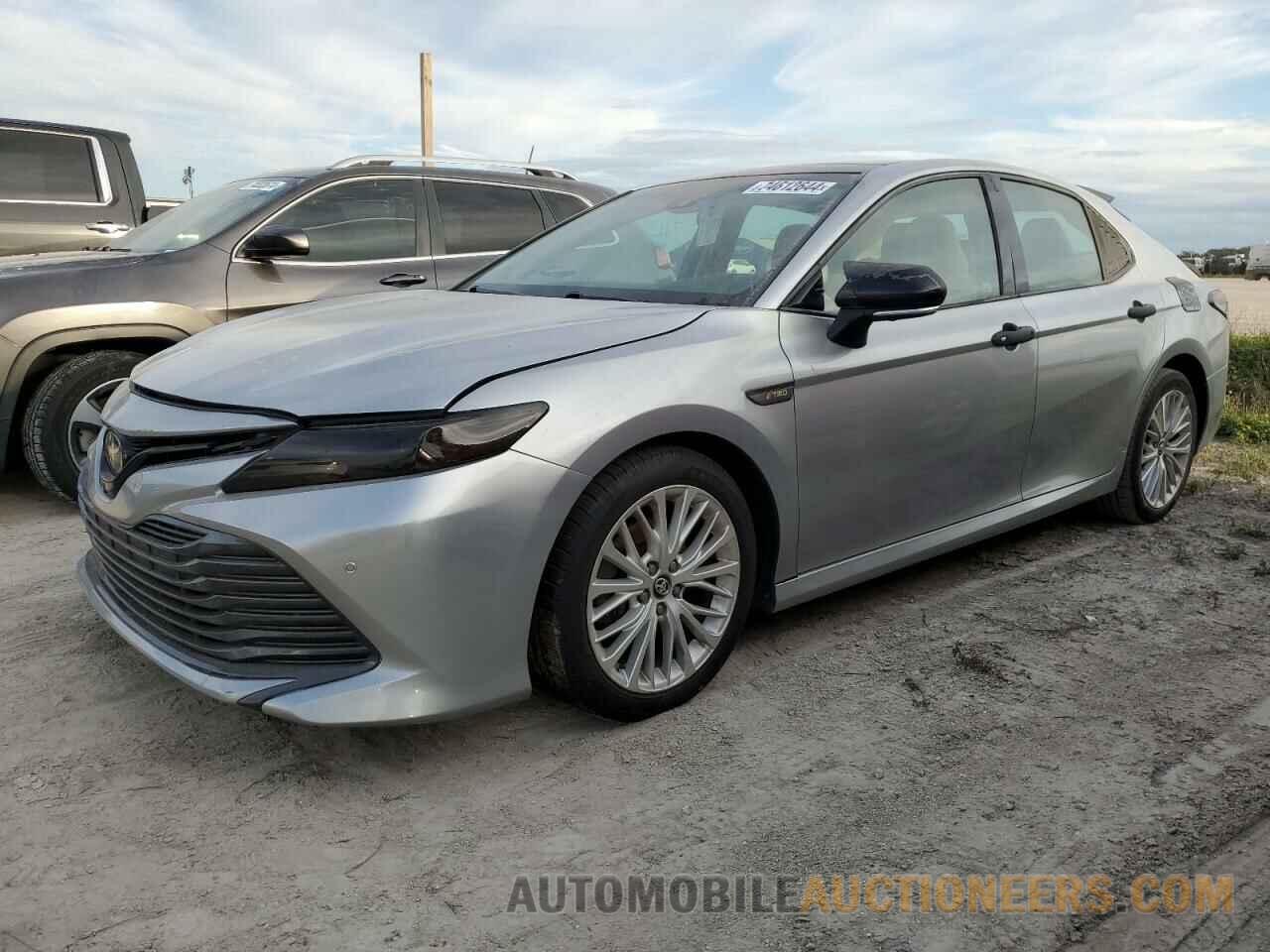 4T1BZ1HK7JU010427 TOYOTA CAMRY 2018