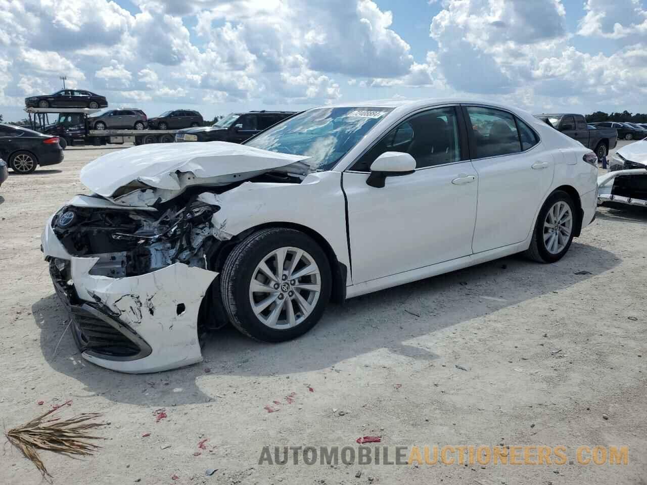 4T1C11AK0MU530852 TOYOTA CAMRY 2021