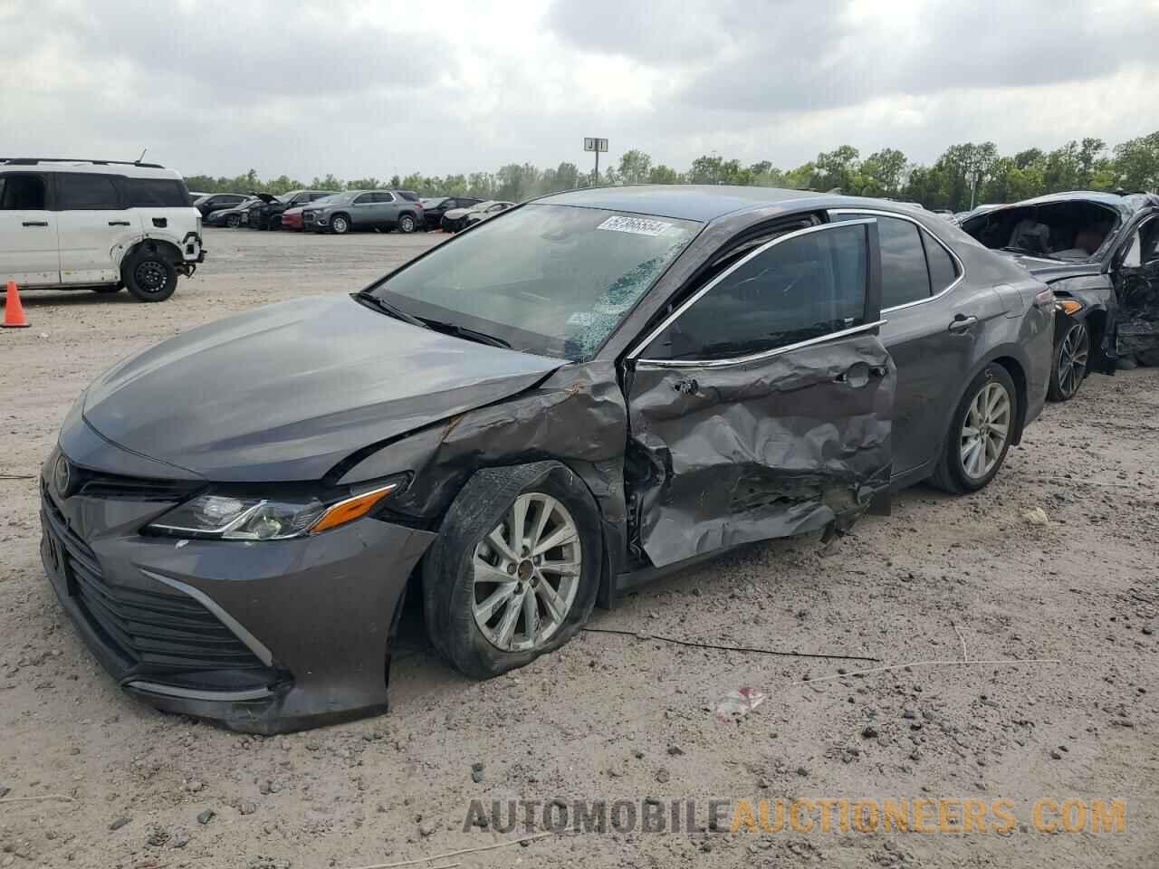 4T1C11AK0NU680607 TOYOTA CAMRY 2022