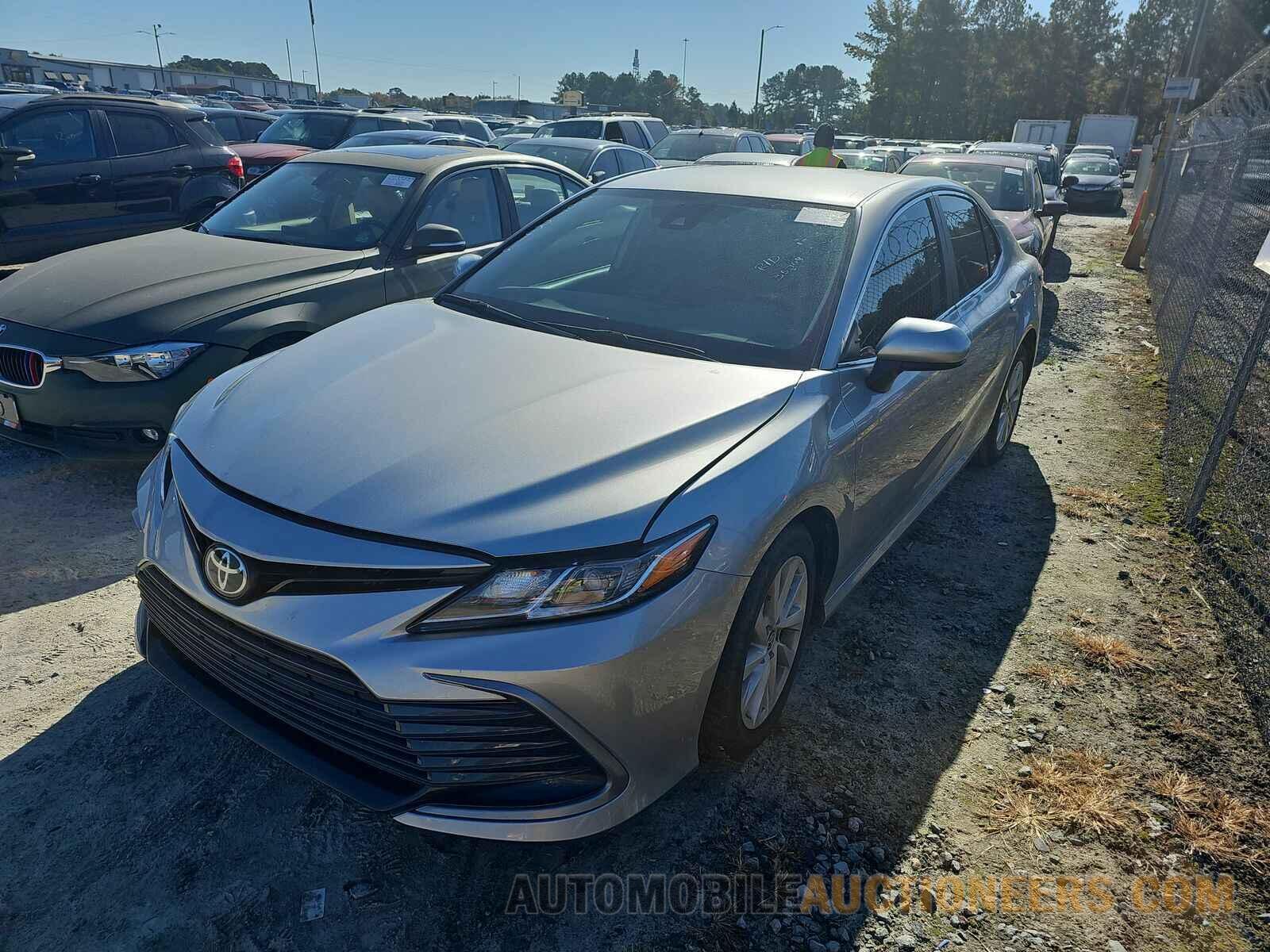 4T1C11AK0NU687296 Toyota Camry 2022