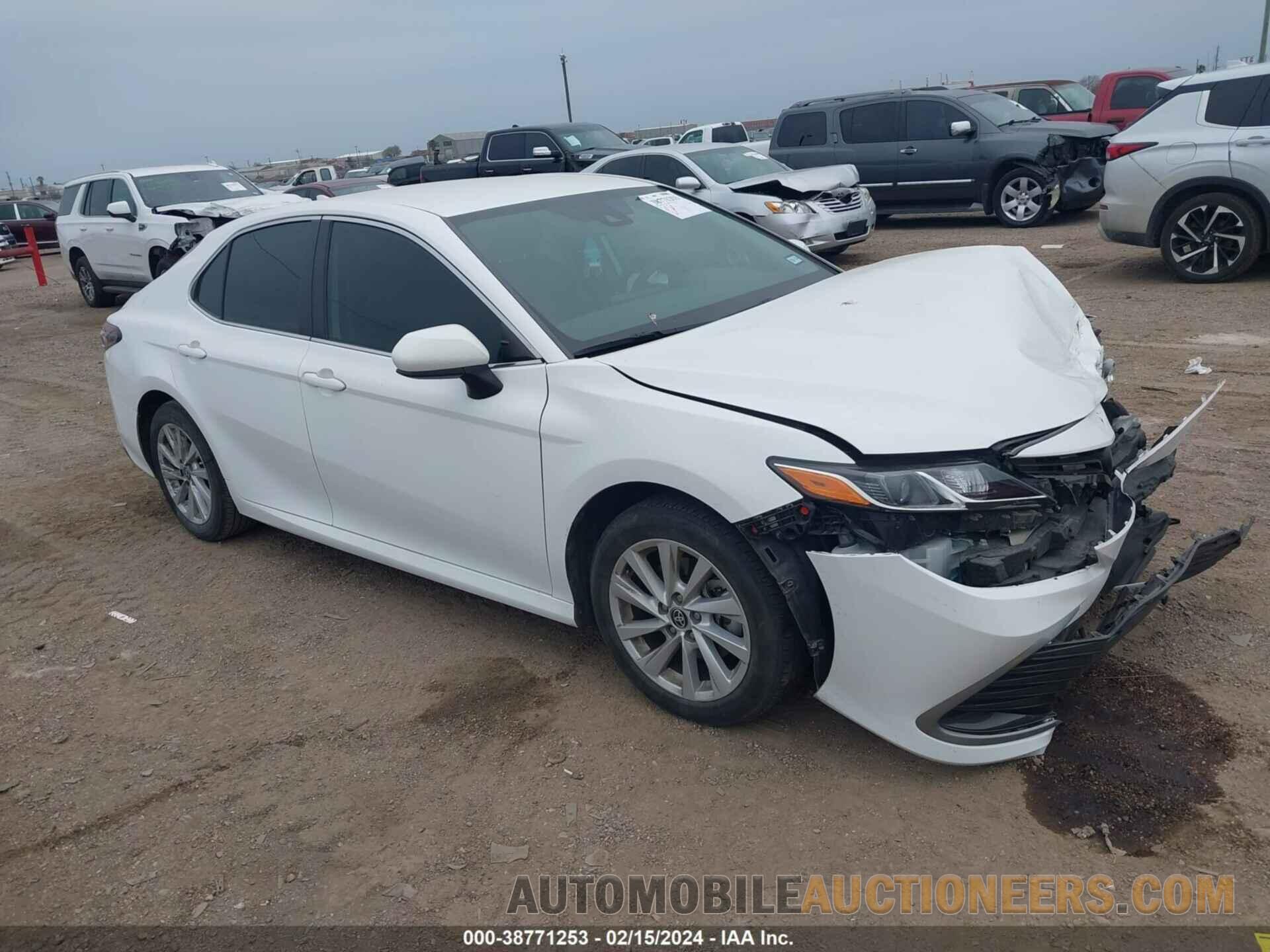 4T1C11AK0NU696693 TOYOTA CAMRY 2022