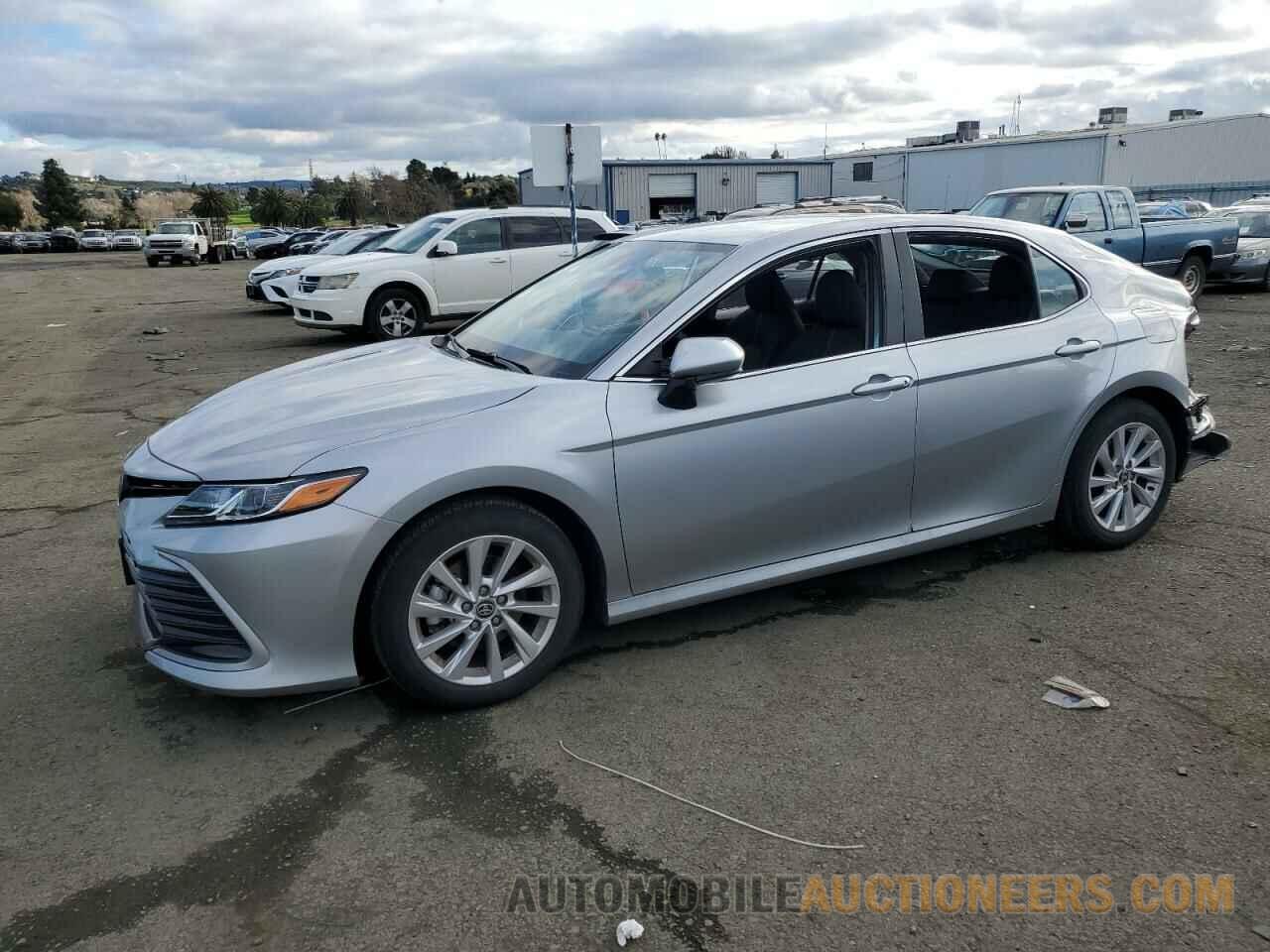 4T1C11AK1MU541696 TOYOTA CAMRY 2021