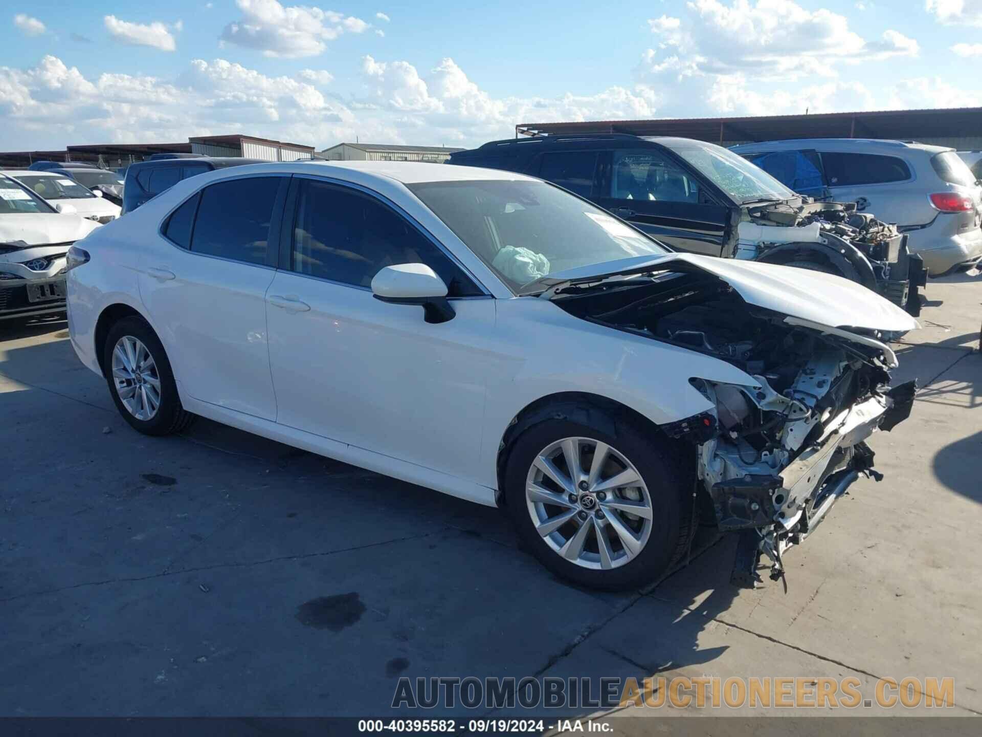 4T1C11AK1MU561916 TOYOTA CAMRY 2021