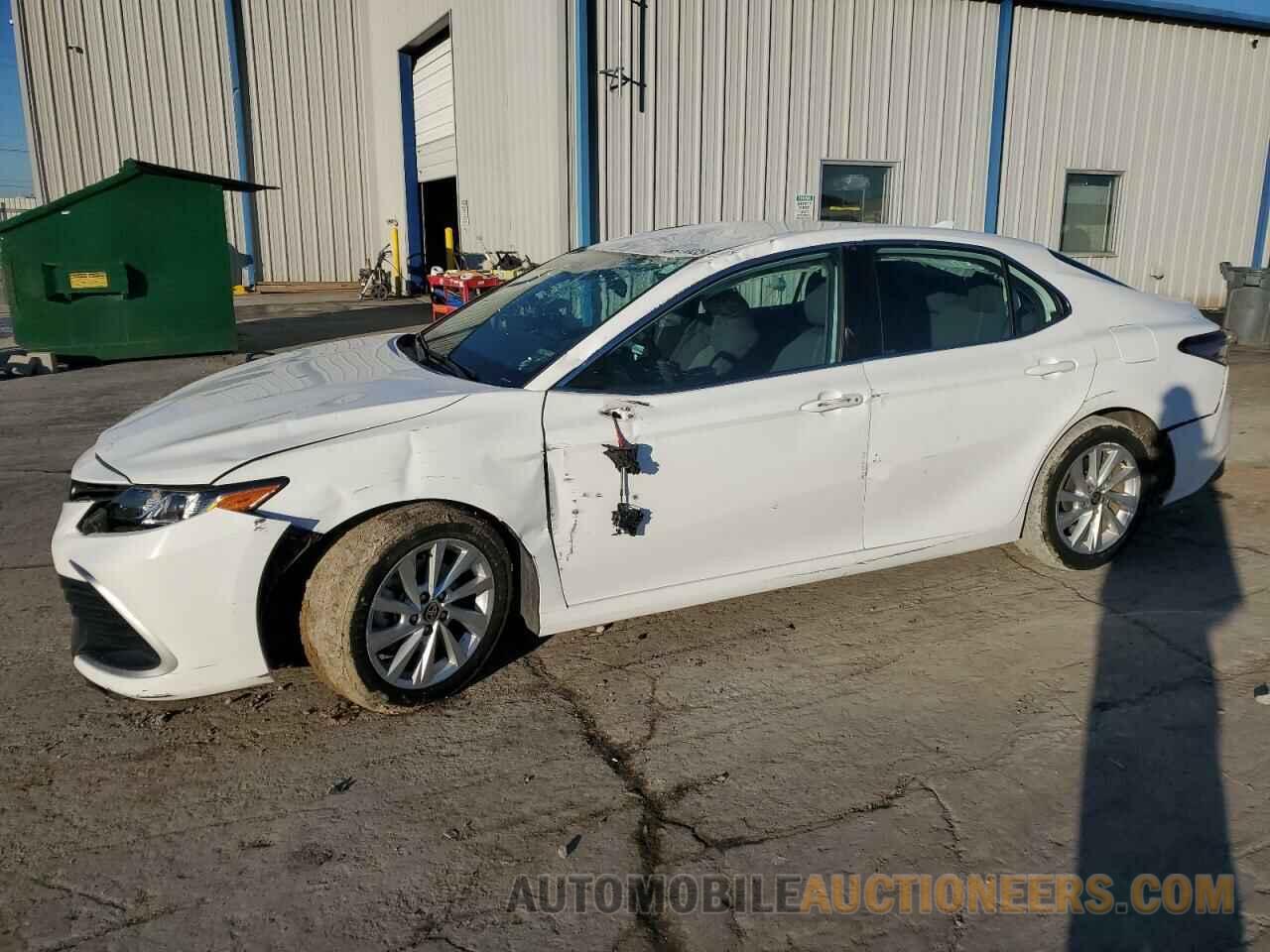 4T1C11AK1MU565609 TOYOTA CAMRY 2021