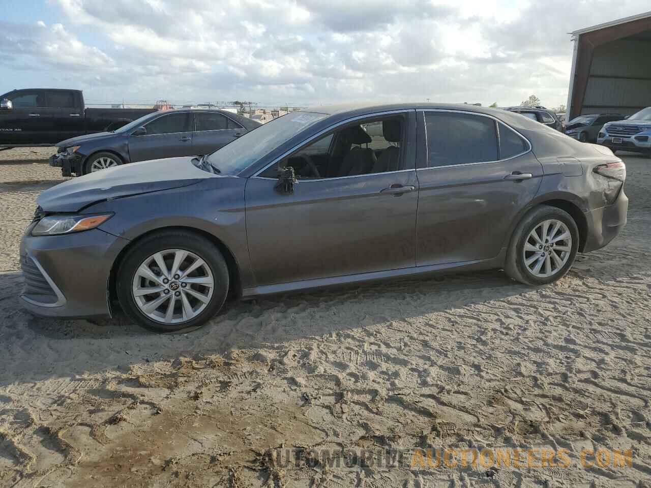 4T1C11AK1MU568963 TOYOTA CAMRY 2021