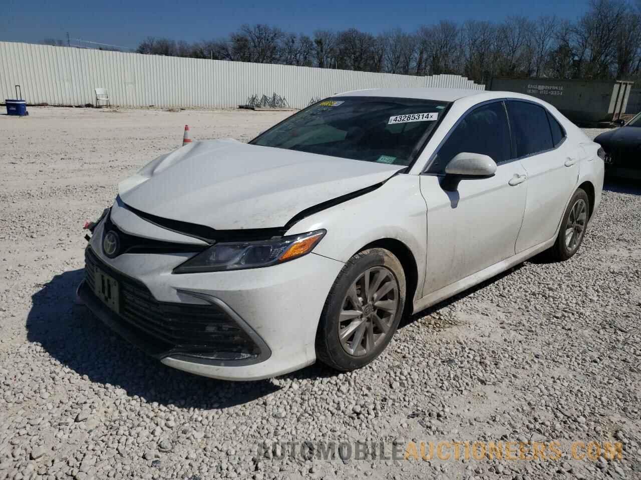 4T1C11AK1NU645316 TOYOTA CAMRY 2022