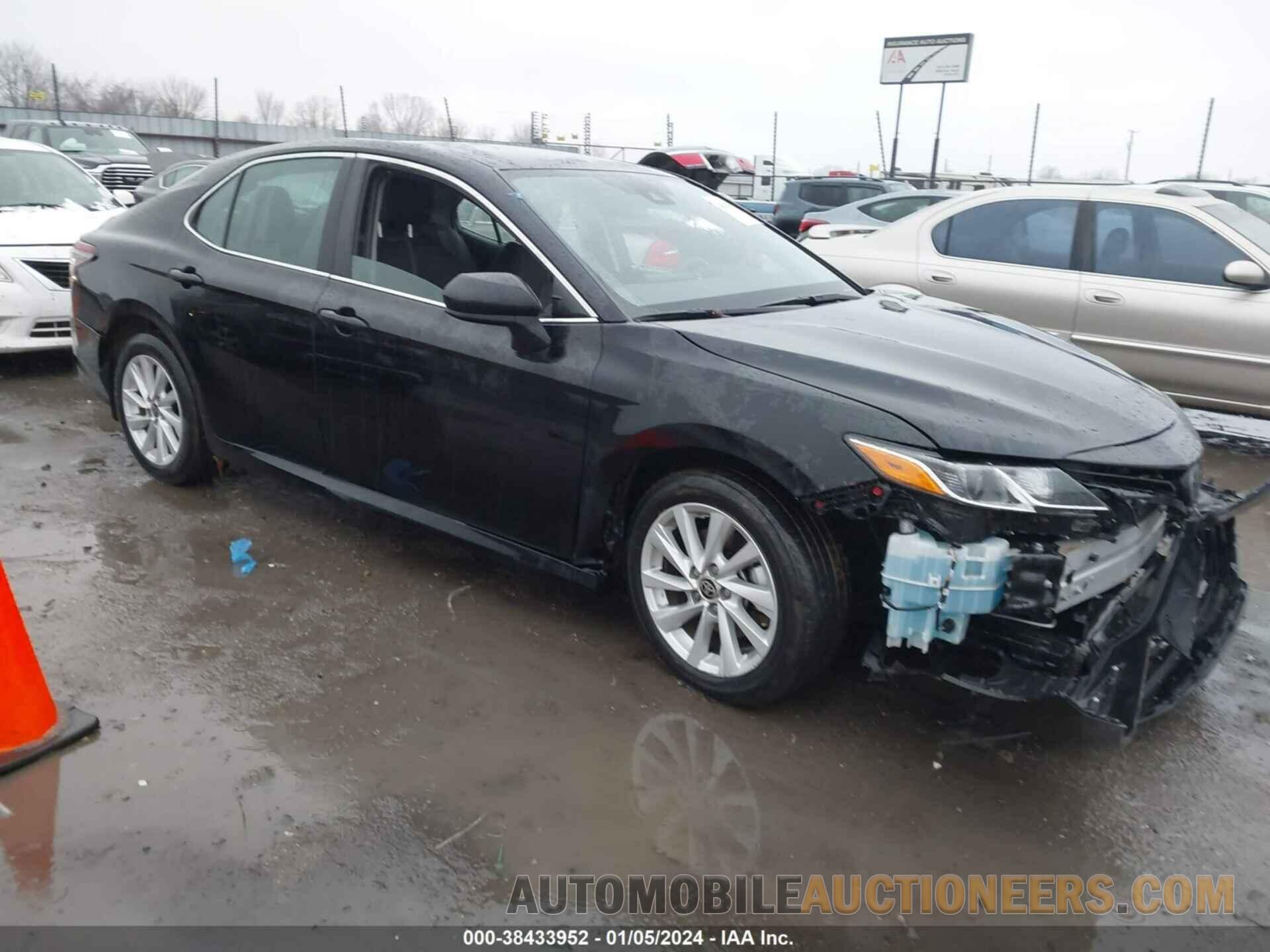 4T1C11AK1NU652945 TOYOTA CAMRY 2022