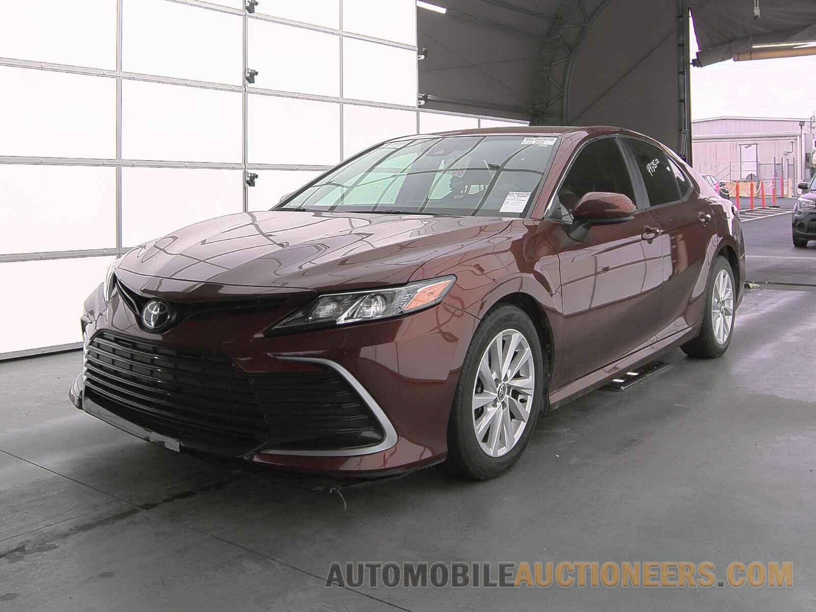 4T1C11AK1NU663315 Toyota Camry LE 2022